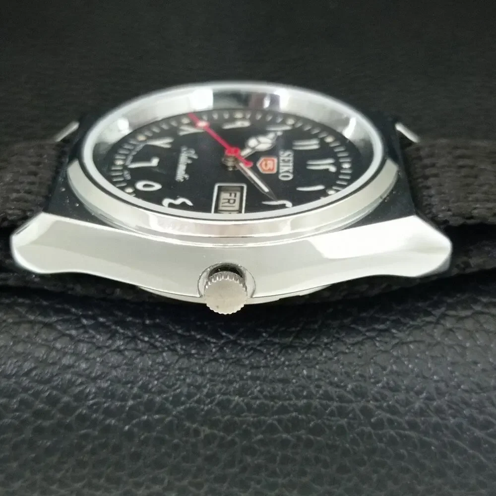 Vintage 1979 Seiko Automatic Mens Silver Watch W/daydate & Red accents